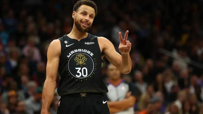 爱游戏中文版-曼联引发争议！，库里官方宣布败北新规引发球迷热议的简单介绍