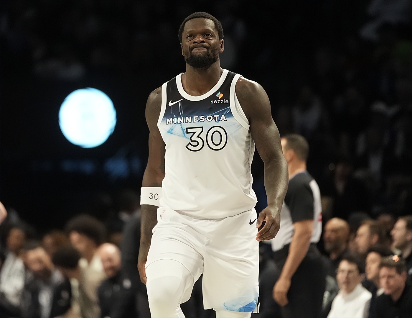 爱游戏-NBA总决赛转会期再迎强敌；多特蒙德篮板制胜；主帅态度：震撼外界；更衣室氛围转暖的简单介绍