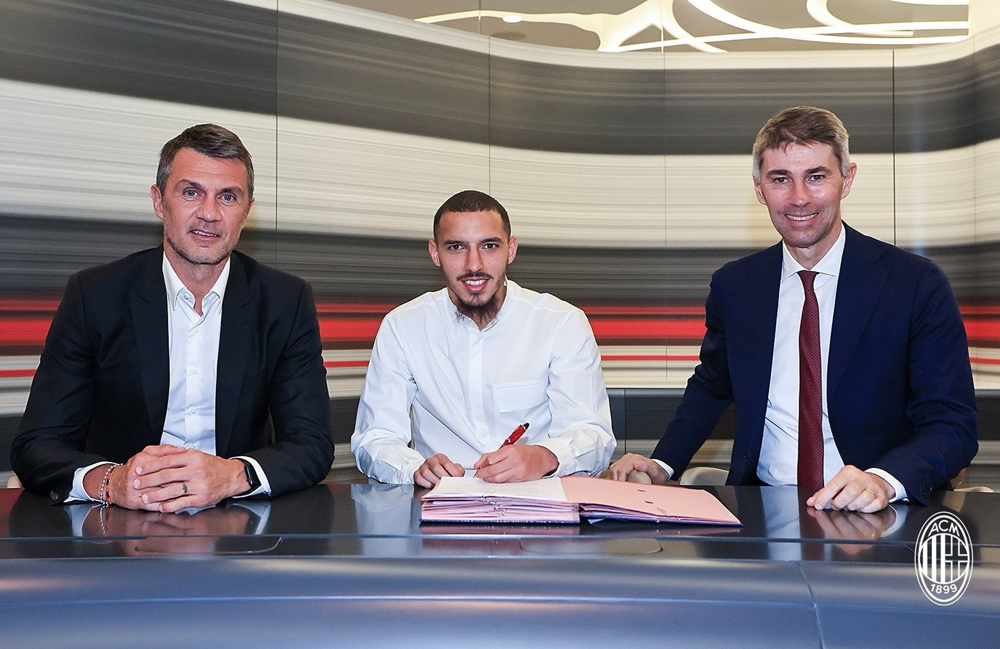 爱游戏官方下载-赛地聚焦——国王杯国际比赛日热度飙升，AC米兰官宣签约，震撼外界，赛程密集仍需轮换的简单介绍